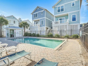 Walk to Shore: Myrtle Beach Home w/ Pool Access!