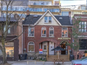 Spectular 1BR Condo in Hot King West