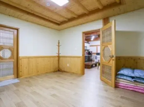 Hanok Jungwon House Pension