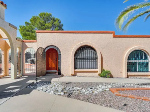 Charming Green Valley Townhome w/ Community Pool!