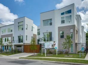 Modern Dallas TownHome 2 BR fully furnis