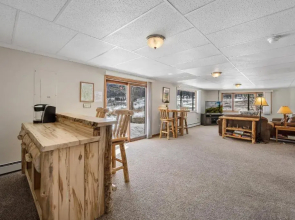 Lily Mountain Lodge - Amazing Mountains Views, Private Hot Tub, Great Location
