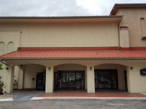 Tricove Inn & Suites