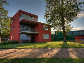 BL YachtClub & Apartments