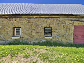 'the Farmstead' on 10 Acres w/ Mountain Views!