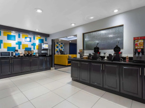La Quinta Inn & Suites by Wyndham Columbus West - Hilliard