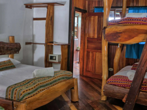 Hotel La Isla Inn