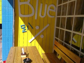 Blue% Hotel