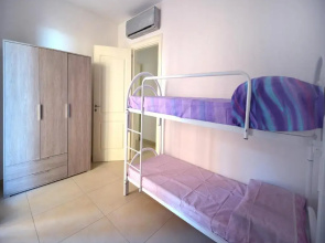 Leo Apartments