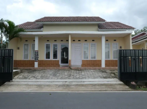 OYO 2551 Dewi Residence 2