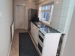 Stylish Central Home - Sleeps 4 & Private Garden