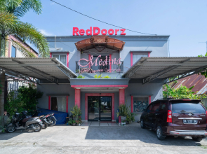 RedDoorz Syariah Near Tugu Dodol Kandangan