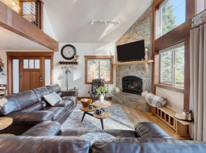 Denton by Avantstay Hot Tub Enclosed Deck w Fire Pit Near Skiing Lake