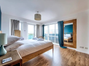 Beautiful 3Bdr Home With Private Roof Terrace