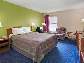 Super 8 Louisville/Expo Center