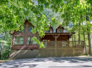 Whispering Oaks - Private Pigeon Forge Getaway...close To Tanger Outlet Shopping 2 Bedroom Cabin by RedAwning