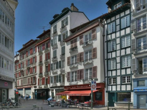 1189 Typical Apartment Halles de Bayonne