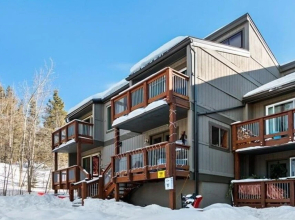 Tenmile Viewhouse 2 Bedroom Townhouse by RedAwning
