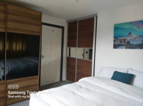 Rugby - Apartment - Sleeps 4 - Parking