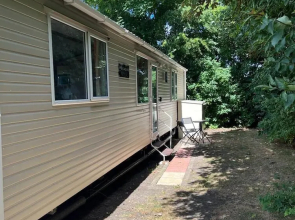 Spacious 2 bed Holiday Home Entertainment on Site