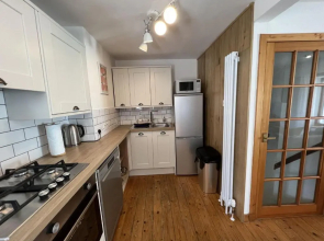 Tall Ship - Three-bedroom coastal house with sea views