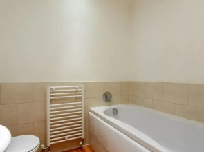 Starboard - Spacious Two-bedroom Apartment