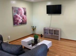 Niagara Falls Private Brick Vacation Home