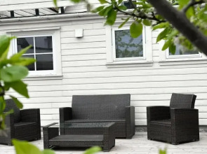 City Centre Treehouse With Backyard