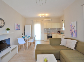 Fotinia Beach House 1st floor - Dionysiou Beac...