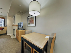 0617west 1 Bedroom Hotel Room