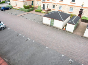 3bed/3bath Townhouse With Free Parking and Balcony
