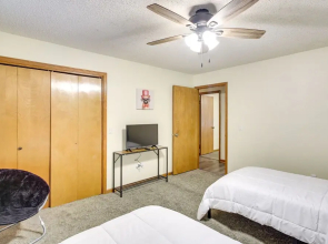 Welcoming Hot Springs Home 12 Mi to National Park