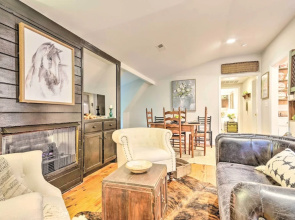 Upscale Rustic Duplex on Stream, Near Blowing Rock