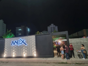 Apartamento Frente para o Mar-PÉ NA AREIA -VISTA TOTAL PARA O MAR -ÁREA DE CHURRASCO PRIVATIVA COBERTA-WIFI-NETFLIX -DISNEY PLUS -STARMAX- HBO MAX - JOGOS- FIRE TV STICK POR COMANDO DE VOZ- TV DE ASSINATURA EM TODOS OS QUARTOS