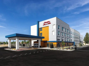 Hampton Inn & Suites Bakersfield Central