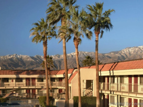 Rodeway Inn & Suites Thousand Palms - Rancho Mirage