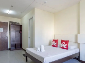 Middle Town Inn by ZEN Rooms