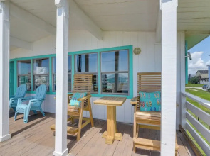 Gulf Coast Views: Stilted Retreat in Galveston!