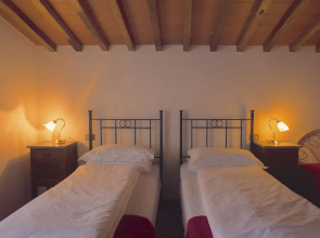 Farmhouse in Campriano With Pool & Wine Tours