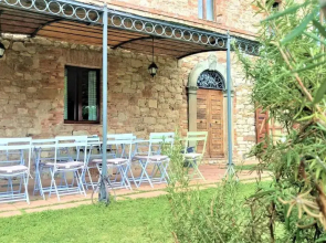 Umbrian Farmhouse Retreat With Private Pool and Garden