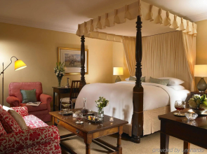 Dunraven Arms Hotel