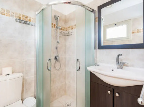 Spacious Duplex with Terrace 3-min From the Beach