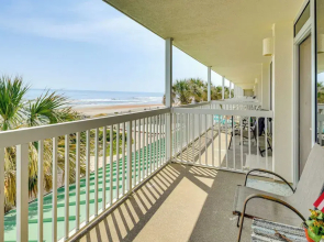 Walk to Daytona Beach: Resort Condo w/ Pool Access