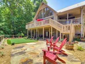 Ellijay Cabin w/ Hot Tub & Mountain Views