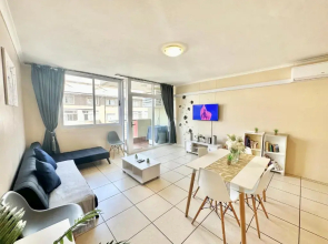 Beautiful Sky 2 Bed Apartment Next to Gateway