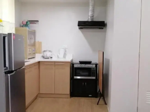 Pine Suites Tagaytay 2 BR w/ Netflix and parking, WIFI, balcony, and great view