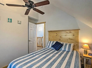 Garden City Lake House: Hot Tub & Views!