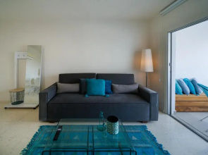 2bed Apartment by the Sea