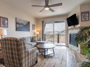 Sail Lofts #303