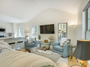 Beautiful Raleigh Cottage Rental: 5 Mi to Downtown